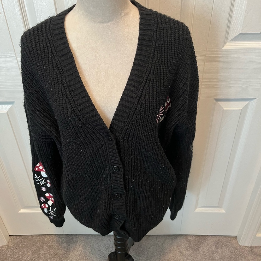 Hot Topic Size L Black Women's Sweater with Embroidered Details